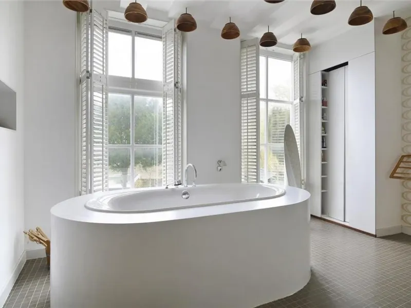 Moderne badkamer aangelegd door Verburg Loodgieter